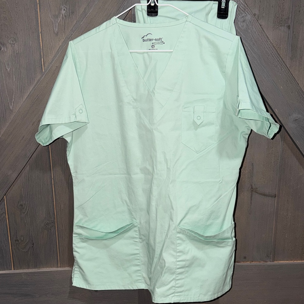 Butter-Soft Women's Mint Green Scrub Top